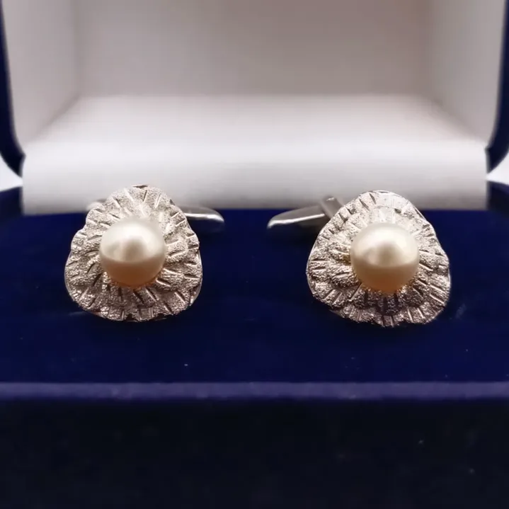 Colleras de mujer de los años 50