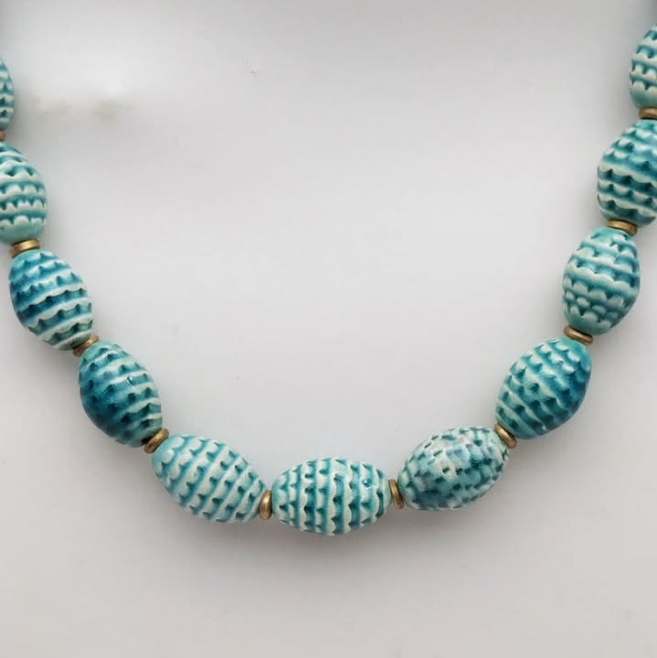 Collar de cerámica gres