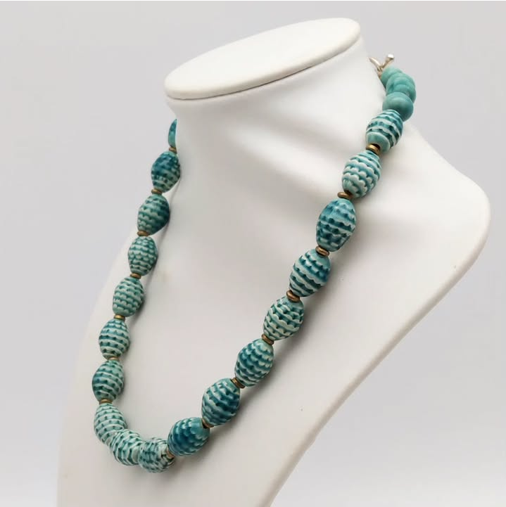 Collar de cerámica gres