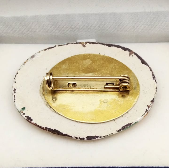 Broche pintado a mano