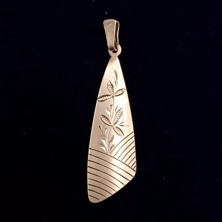 Colgante de plata tallada 835