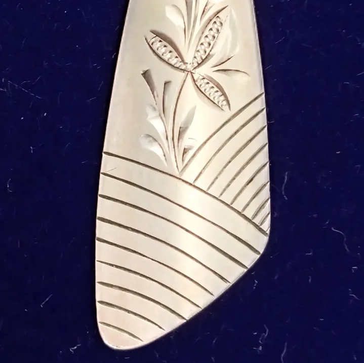 Colgante de plata tallada 835