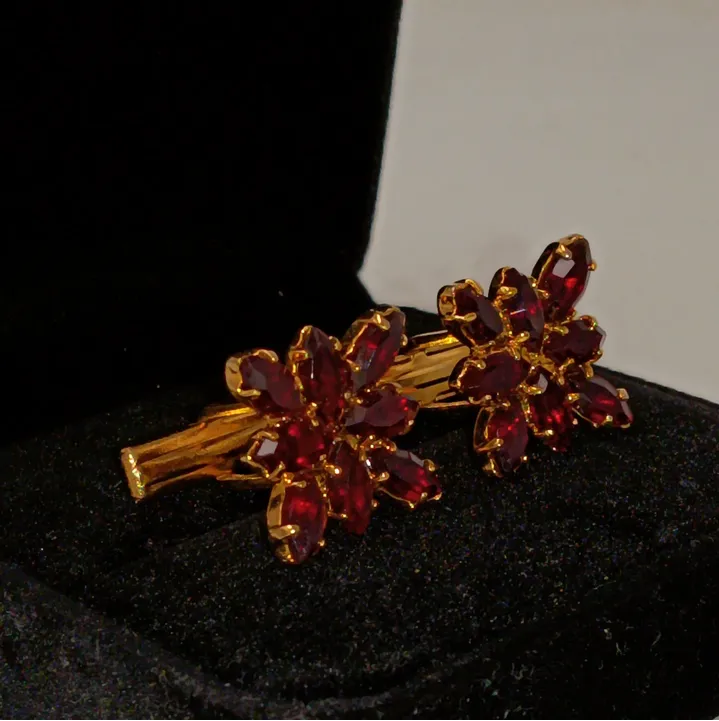 Colleras en metal dorado