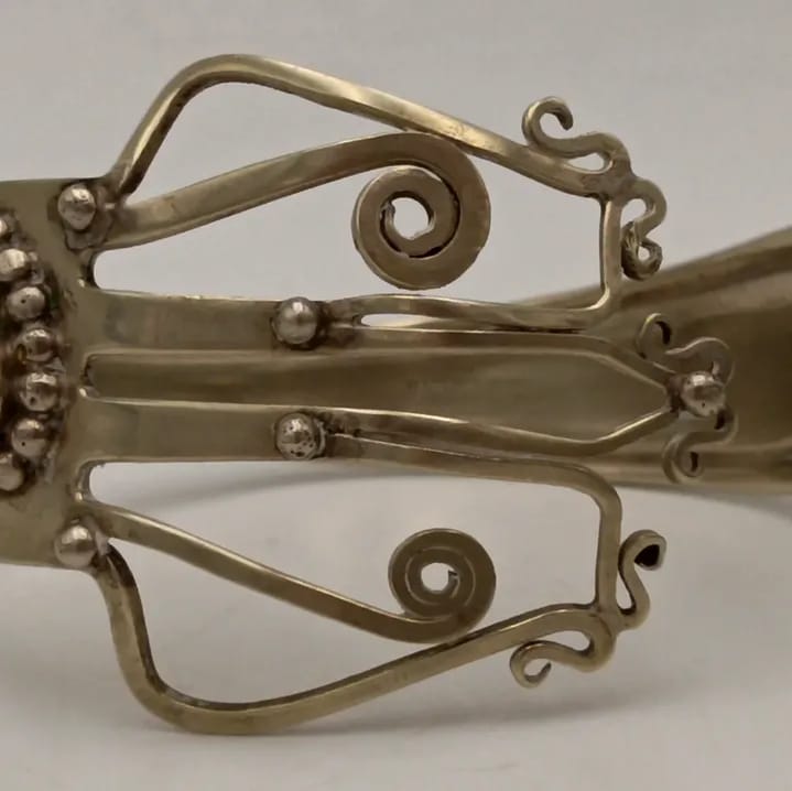 Brazalete de alpaca y malaquita