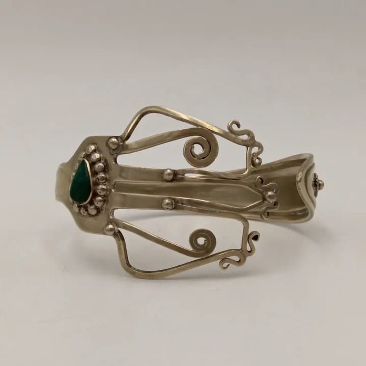 Brazalete de alpaca y malaquita