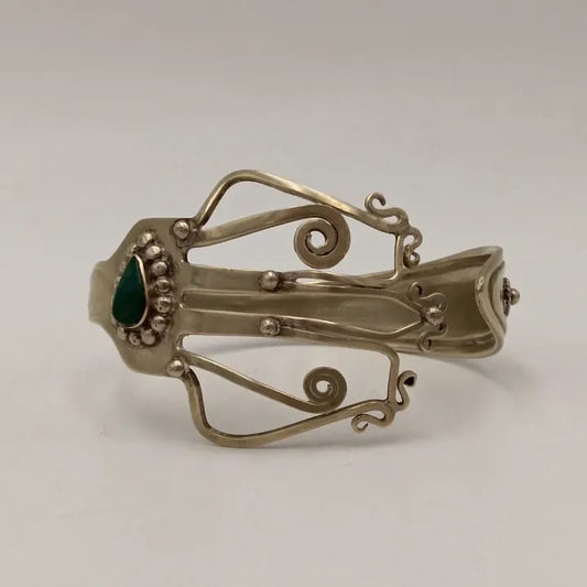 Brazalete de alpaca y malaquita