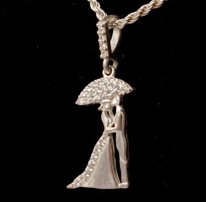 Romántico colgante de plata