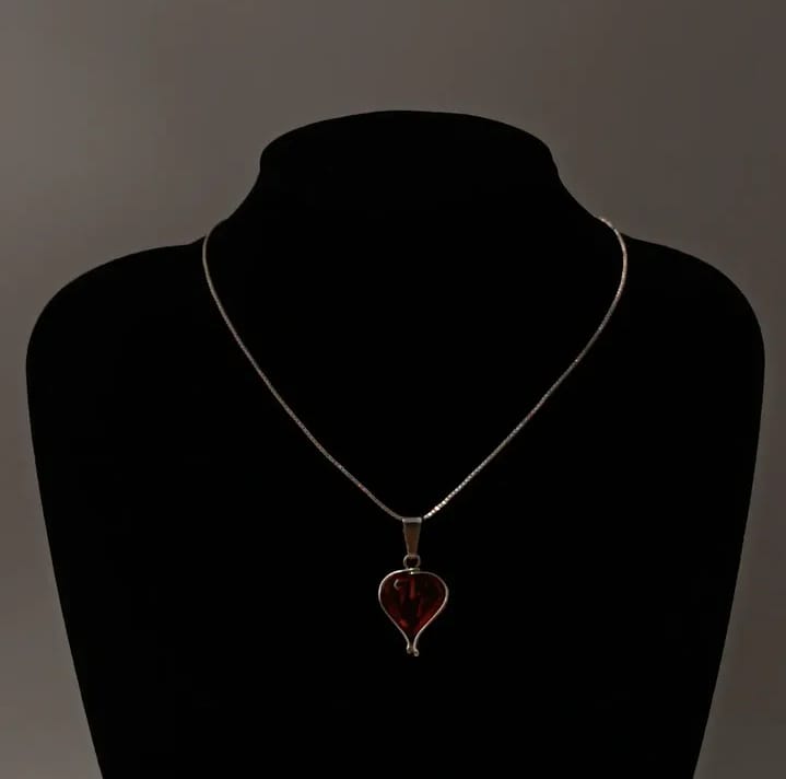 Colgante de ámbar y cadena de plata