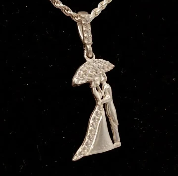 Romántico colgante de plata