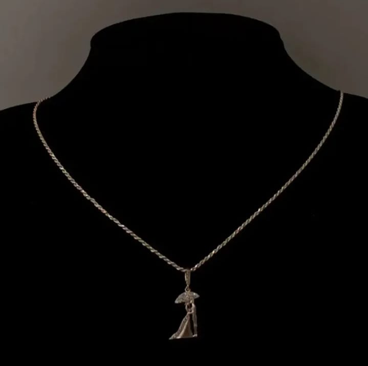Romántico colgante de plata