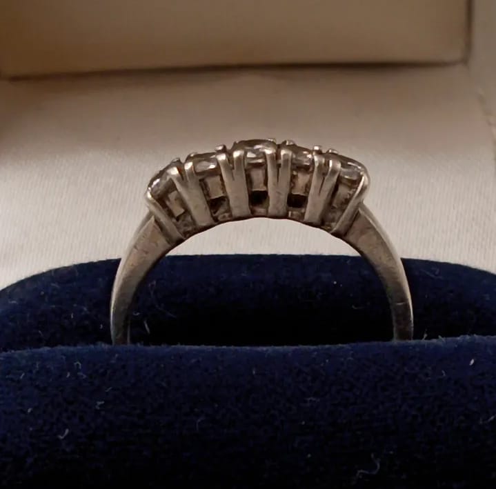 Anillo de circones en plata 925