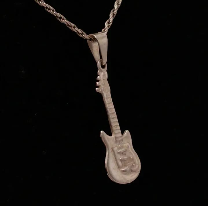 Guitarra de plata 950