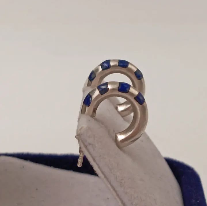 Aros de plata y lapislázuli