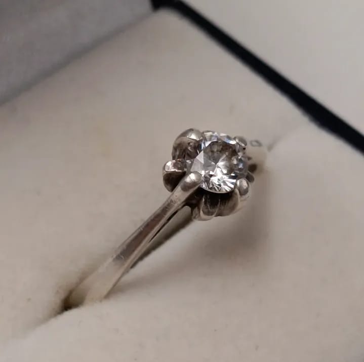 Anillo solitario de plata