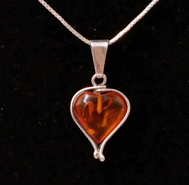 Colgante de ámbar y cadena de plata