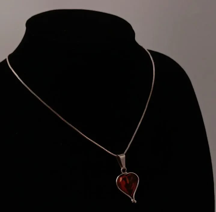 Colgante de ámbar y cadena de plata