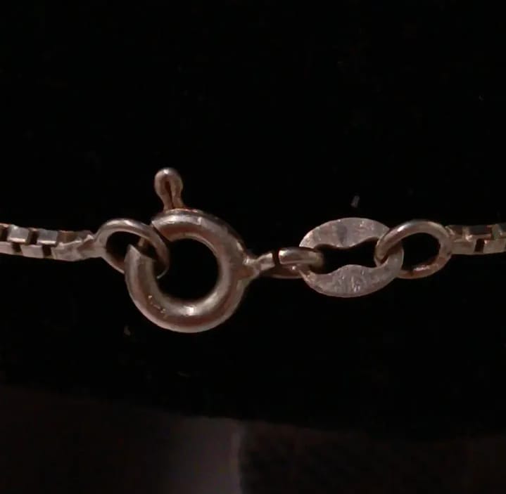 Colgante de ámbar y cadena de plata